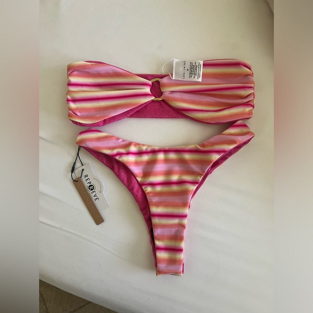 Leni swims reversible bikini